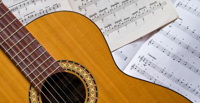 Chitarra ClassicaUn corso dedicato agli amanti dello strumento e del repertorio tradizionale che vogliono imparare a suonare la chitarra o migliorare la propria tecnica.